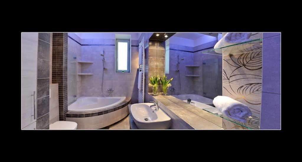 777 Apartaments Красков Екстериор снимка